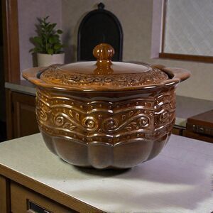 Celebrating Home Stoneware Bean Pot Soup Casserole w/Lid 8” T 11” W - Excellent